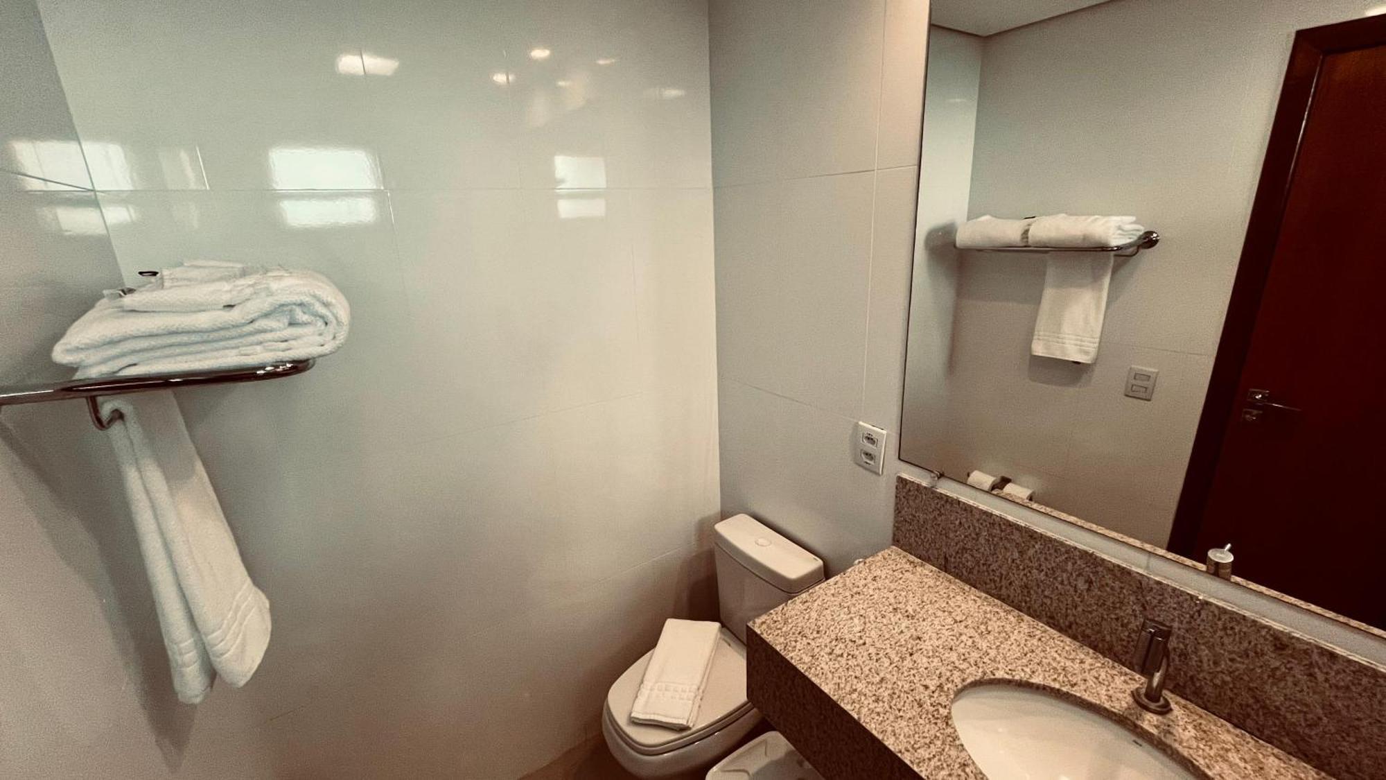 Hotel Amsterdam Montes Claros Eksteriør billede